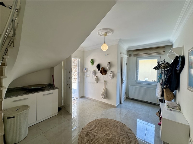 فيلا واسعة مع إطلالة بانورامية على البحر في ألانيا