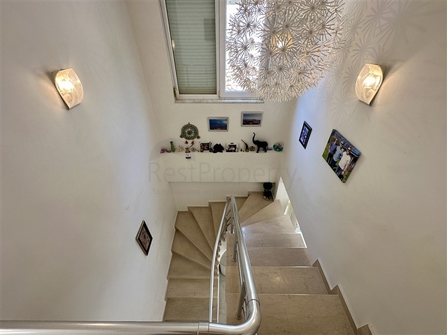 فيلا واسعة مع إطلالة بانورامية على البحر في ألانيا