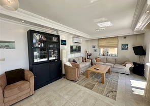 فيلا واسعة مع إطلالة بانورامية على البحر في ألانيا