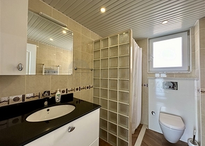 فيلا واسعة مع إطلالة بانورامية على البحر في ألانيا