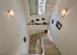 فيلا واسعة مع إطلالة بانورامية على البحر في ألانيا