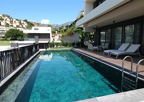 فيلا حديثة مع إطلالة بانورامية على البحر في كارجيجاك