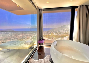 فيلا واسعة مع إطلالة بانورامية على البحر في قلب ألانيا