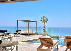 فيلا واسعة مع إطلالة بانورامية على البحر في قلب ألانيا