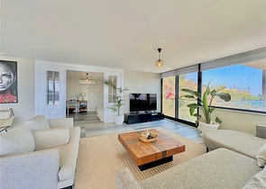 فيلا واسعة مع إطلالة بانورامية على البحر في قلب ألانيا