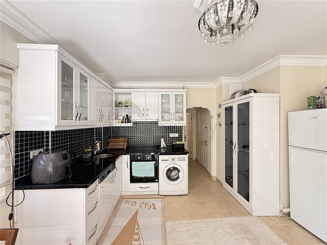 شقة فسيحة 1 + 1 على بعد 100 متر فقط من البحر في كلا الاتجاهين