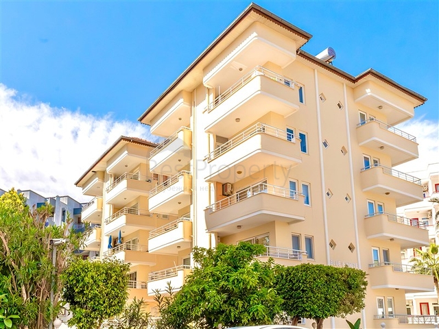 شقة فسيحة 1 + 1 على بعد 100 متر فقط من البحر في كلا الاتجاهين