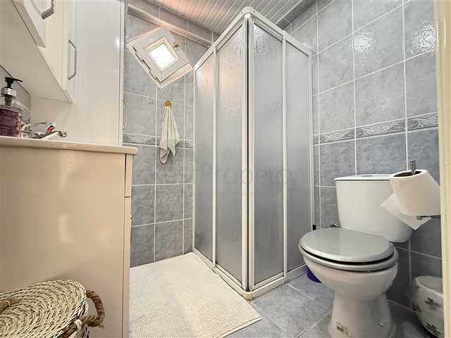 شقة فسيحة 1 + 1 على بعد 100 متر فقط من البحر في كلا الاتجاهين