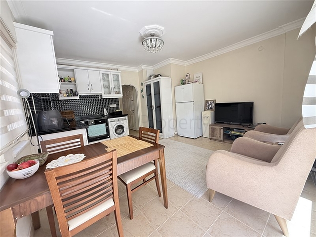 شقة فسيحة 1 + 1 على بعد 100 متر فقط من البحر في كلا الاتجاهين