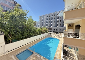 شقة فسيحة 1 + 1 على بعد 100 متر فقط من البحر في كلا الاتجاهين