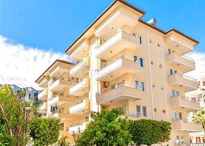 شقة فسيحة 1 + 1 على بعد 100 متر فقط من البحر في كلا الاتجاهين