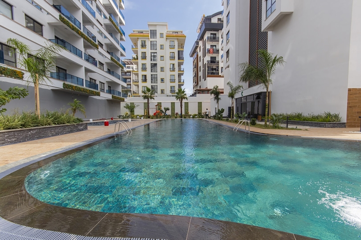 شقة حديثة 1 + 1 في مجمع جديد مع حمام سباحة ومنطقة سبا في محمودلار