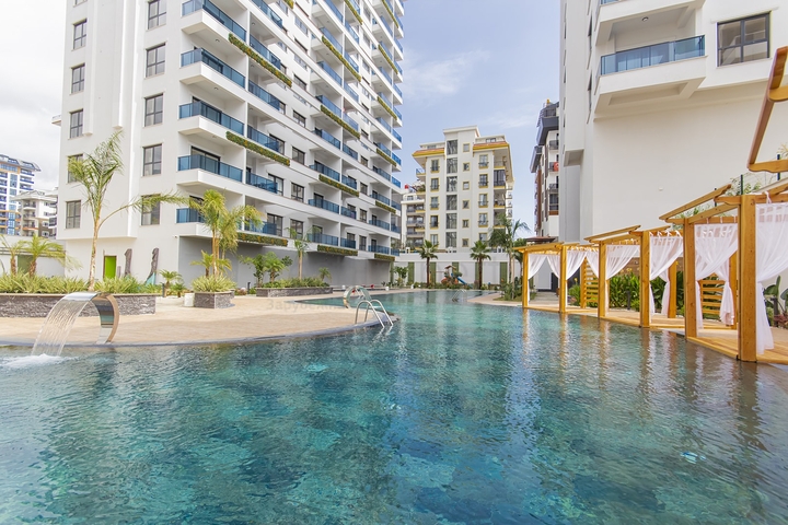 شقة حديثة 1 + 1 في مجمع جديد مع حمام سباحة ومنطقة سبا في محمودلار