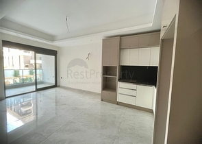 شقة حديثة 1 + 1 في مجمع جديد مع حمام سباحة ومنطقة سبا في محمودلار