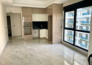 شقة حديثة 1 + 1 في مجمع جديد مع حمام سباحة ومنطقة سبا في محمودلار