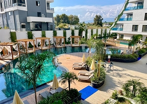 شقة حديثة 1 + 1 في مجمع جديد مع حمام سباحة ومنطقة سبا في محمودلار