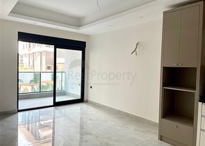 شقة حديثة 1 + 1 في مجمع جديد مع حمام سباحة ومنطقة سبا في محمودلار