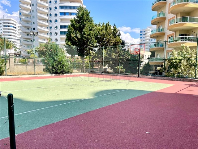 شقة فسيحة 2 + 1 مع حمام سباحة وبنية تحتية متطورة في وسط محمودلار