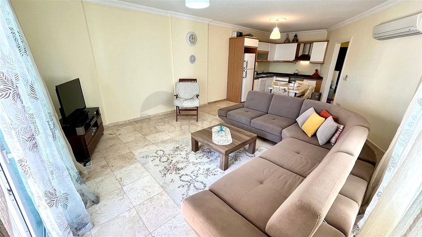 شقة فسيحة 2 + 1 مع حمام سباحة وبنية تحتية متطورة في وسط محمودلار