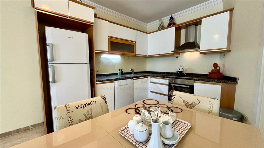 شقة فسيحة 2 + 1 مع حمام سباحة وبنية تحتية متطورة في وسط محمودلار