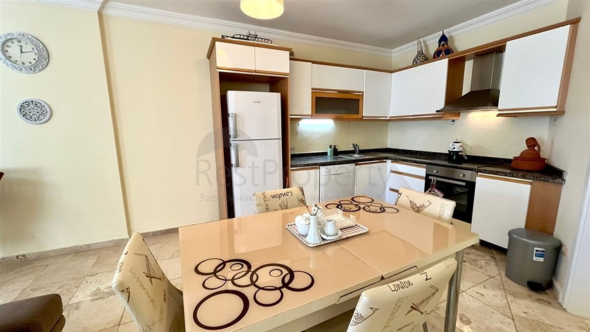 شقة فسيحة 2 + 1 مع حمام سباحة وبنية تحتية متطورة في وسط محمودلار