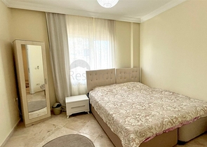 شقة فسيحة 2 + 1 مع حمام سباحة وبنية تحتية متطورة في وسط محمودلار