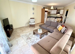 شقة فسيحة 2 + 1 مع حمام سباحة وبنية تحتية متطورة في وسط محمودلار