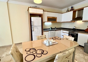 شقة فسيحة 2 + 1 مع حمام سباحة وبنية تحتية متطورة في وسط محمودلار