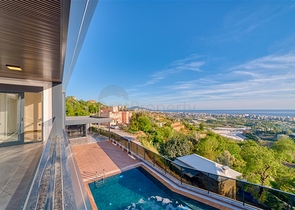 فيلا فسيحة 4 + 1 مطلة على البحر وبنية تحتية خاصة في كستل