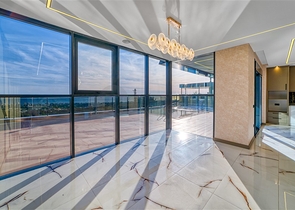 فيلا فسيحة 4 + 1 مطلة على البحر وبنية تحتية خاصة في كستل