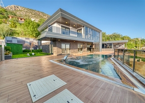 فيلا فسيحة 4 + 1 مطلة على البحر وبنية تحتية خاصة في كستل