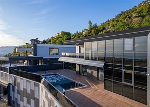 فيلا فسيحة 4 + 1 مطلة على البحر وبنية تحتية خاصة في كستل