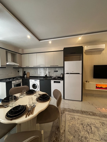 شقة حديثة 1 + 1 للإيجار في وسط ألانيا بالقرب من الشاطئ