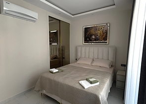 شقة حديثة 1 + 1 للإيجار في وسط ألانيا بالقرب من الشاطئ