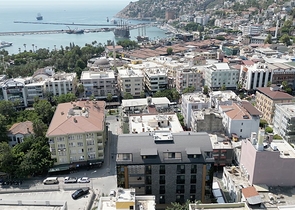 شقة حديثة 1 + 1 للإيجار في وسط ألانيا بالقرب من الشاطئ