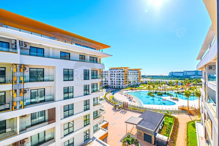 شقة حديثة 2 + 1 في مجمع سكني جديد على البحر في منطقة توركلر