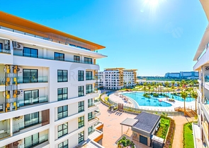 شقة حديثة 2 + 1 في مجمع سكني جديد على البحر في منطقة توركلر