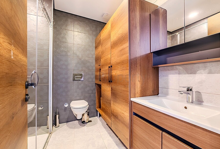 شقة حديثة مع بنية تحتية كاملة في محمودلار