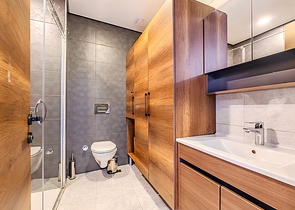 شقة حديثة مع بنية تحتية كاملة في محمودلار