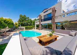 مشروع فيلا 4+1 فريد في منطقة فتحية