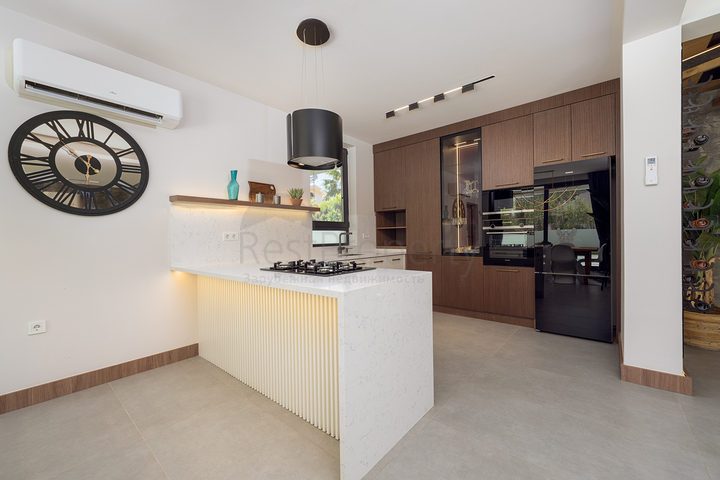 فيلا أنيقة 5 + 1 في منطقة فتحية 