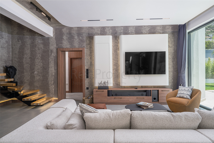 فيلا أنيقة 5 + 1 في منطقة فتحية 