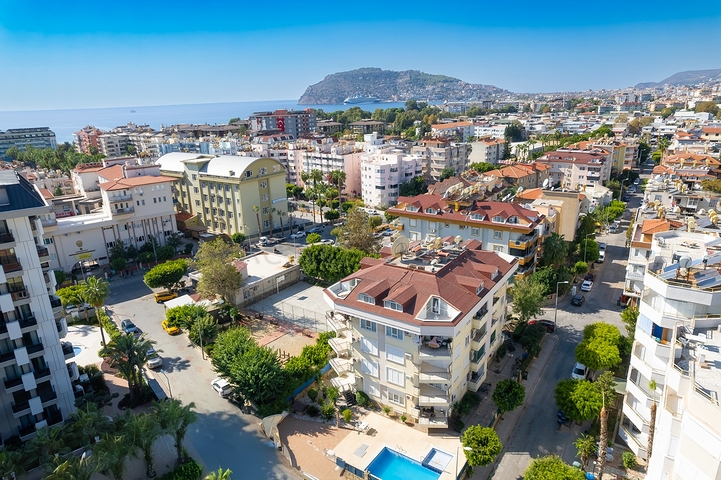 شقة فسيحة 2 + 1 بالقرب من البحر في منطقة خضراء هادئة