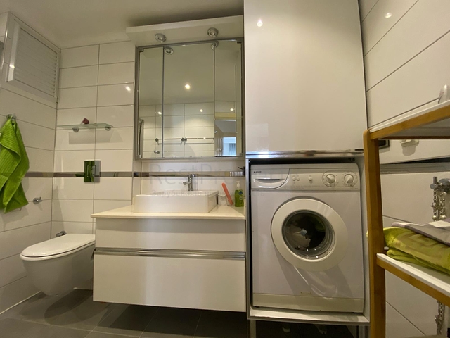 شقة فسيحة 2 + 1 بالقرب من البحر في منطقة خضراء هادئة