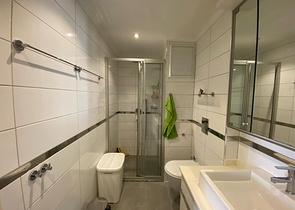 شقة فسيحة 2 + 1 بالقرب من البحر في منطقة خضراء هادئة