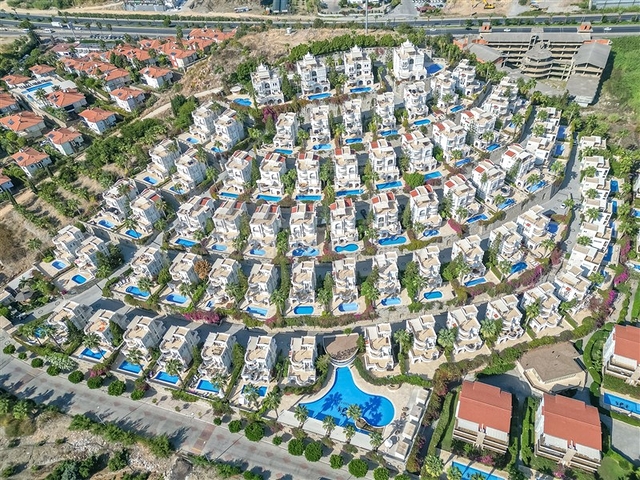 فيلا مع تراس واسع في الجزء الأخضر من منطقة كوناكلي