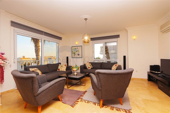 فيلا مع تراس واسع في الجزء الأخضر من منطقة كوناكلي