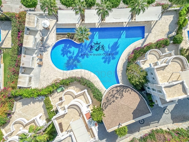 فيلا مع تراس واسع في الجزء الأخضر من منطقة كوناكلي