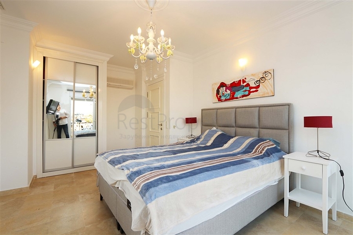 فيلا مع تراس واسع في الجزء الأخضر من منطقة كوناكلي