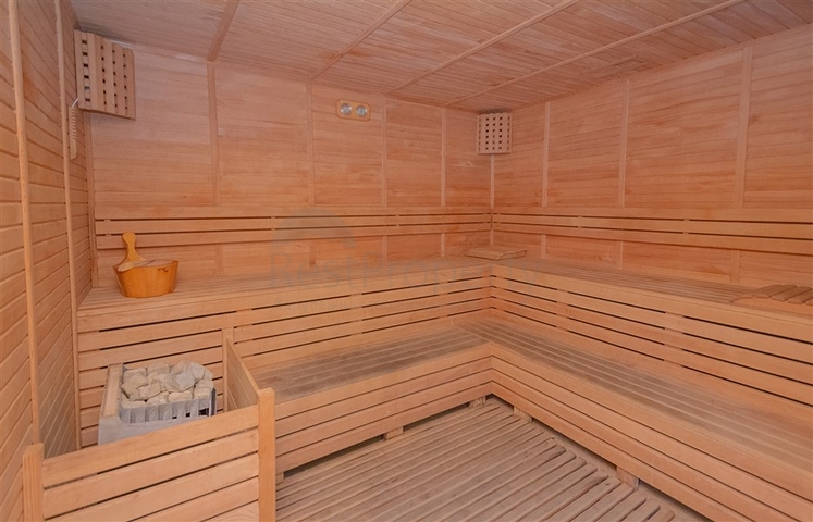 فيلا مع تراس واسع في الجزء الأخضر من منطقة كوناكلي